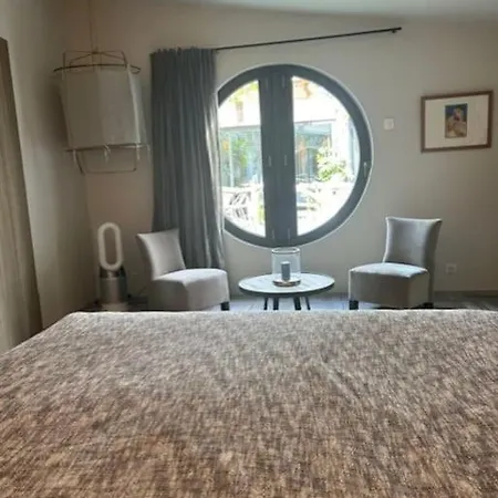 Villa Maison -jacuzzi -patio -330m2 *