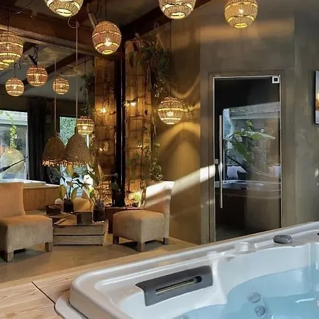Villa Maison -jacuzzi -patio -330m2 *