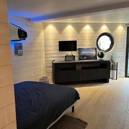 Maison -jacuzzi -patio -330m2 Villa *