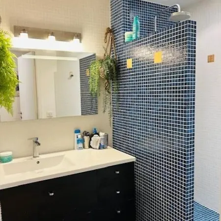 Villa Maison -jacuzzi -patio -330m2 *