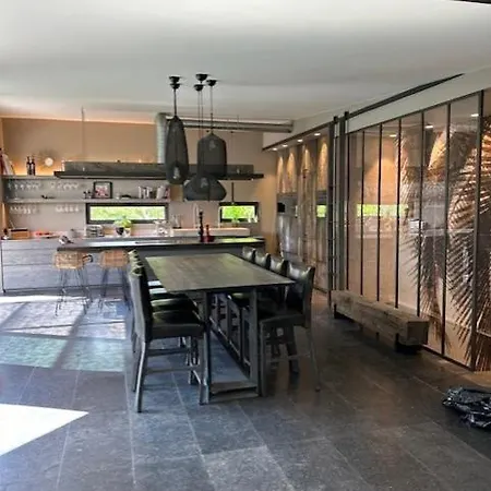 Maison -jacuzzi -patio -330m2 Villa *
